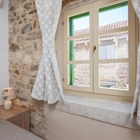 Cindro With Terrace Split