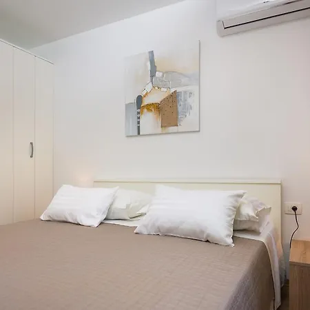 Cindro With Terrace Apartament